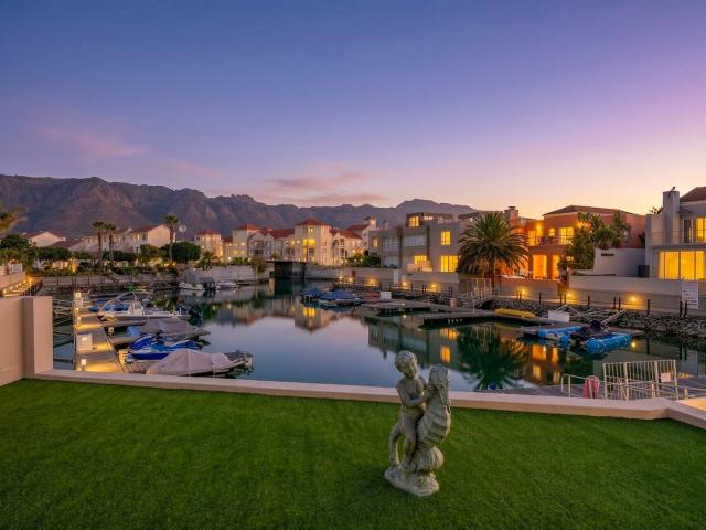 4 Bedroom House in Harbour Island