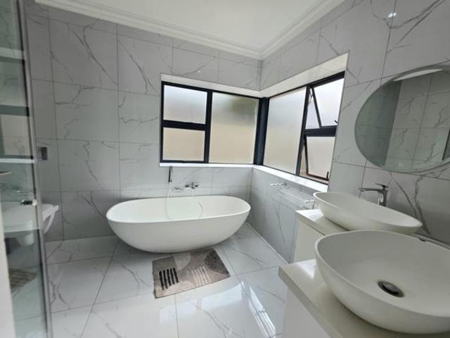 4 Bedroom House in Hartbeespoort Dam
