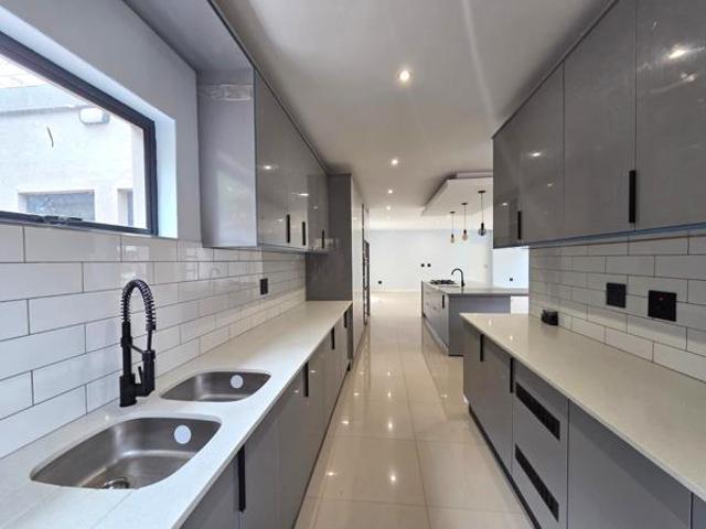 4 Bedroom House in Hartbeespoort Dam