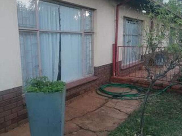 4 Bedroom House in Hartbeespoort Outlying