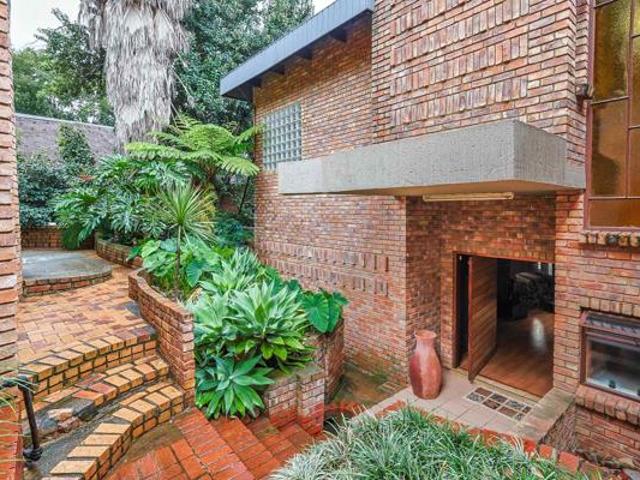 4 Bedroom House in Hartbeespoort Outlying