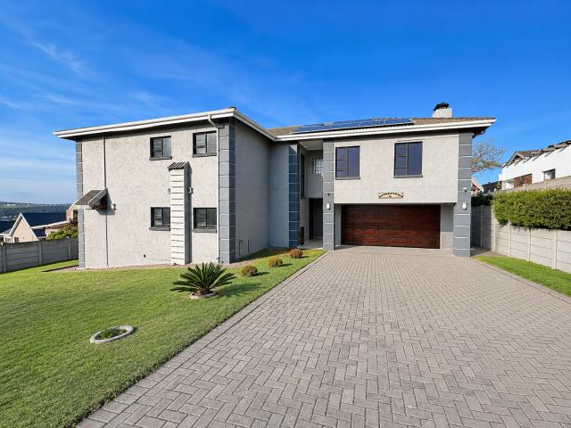 4 Bedroom House in Hartenbos Heuwels