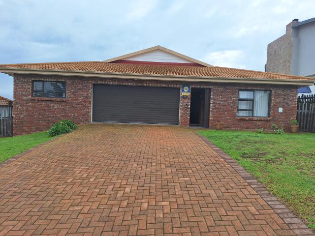4 Bedroom House in Hartenbos Heuwels