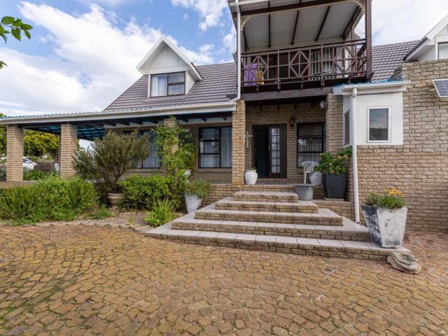4 Bedroom House in Hartenbos Heuwels