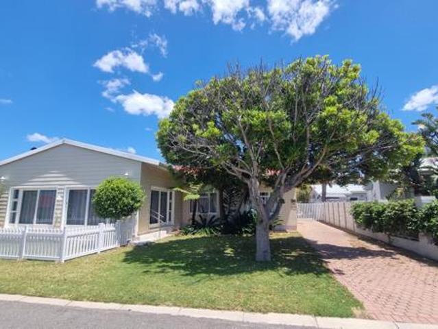 4 Bedroom House in Hartenbos