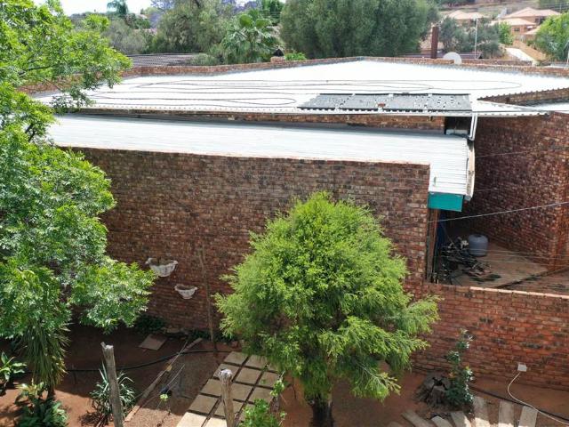 4 Bedroom House in Hartswater