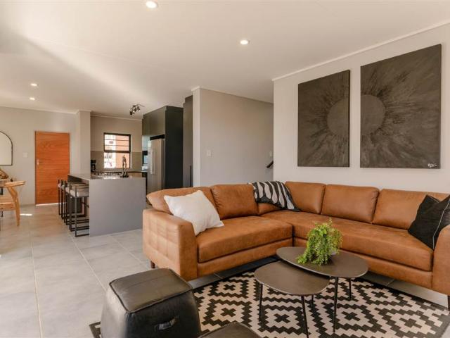 4 Bedroom House in Heuweloord