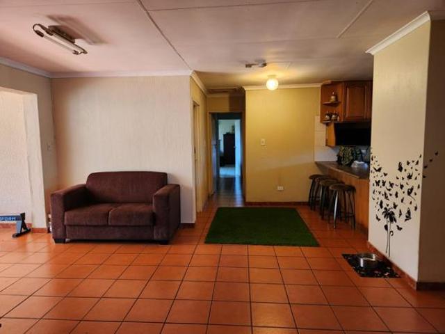 4 Bedroom House in Heuweloord