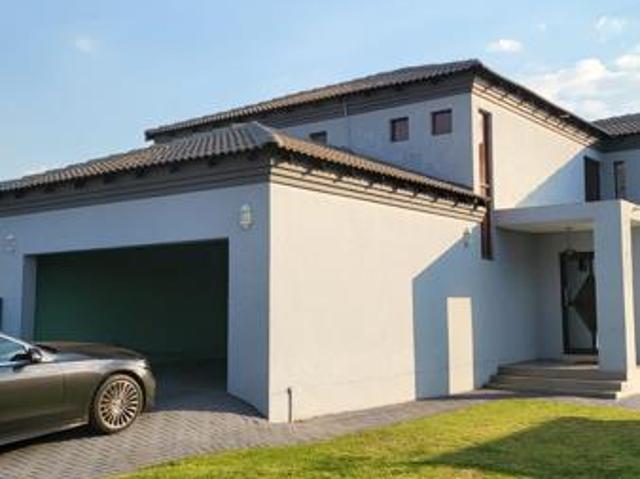 4 Bedroom House in Heuwelsig Estate