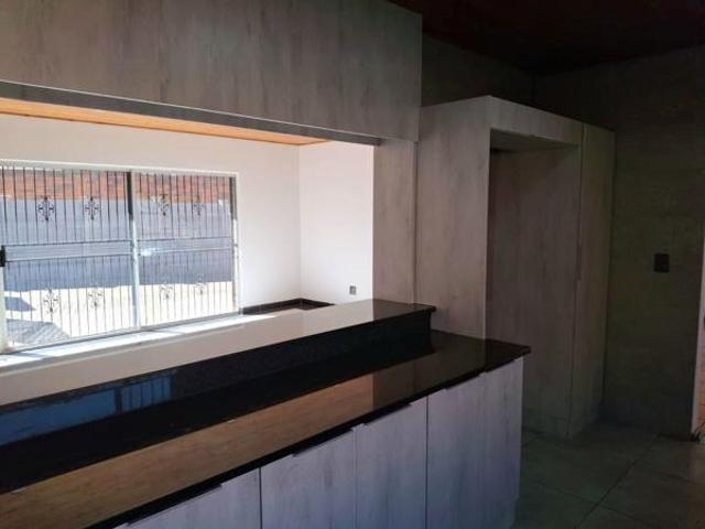 4 Bedroom House in Heuwelsig