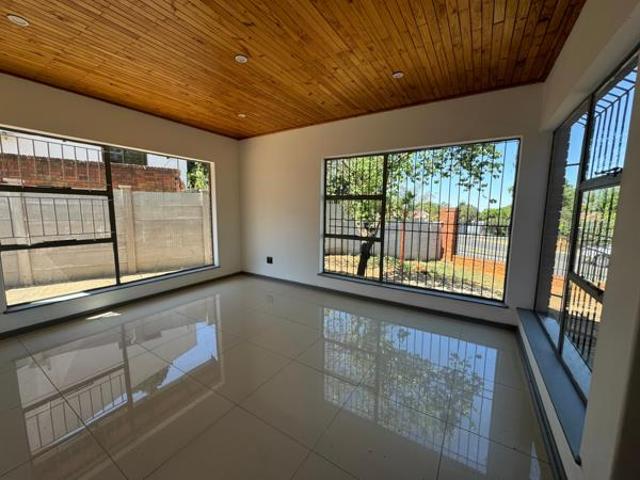 4 Bedroom House in Heuwelsig