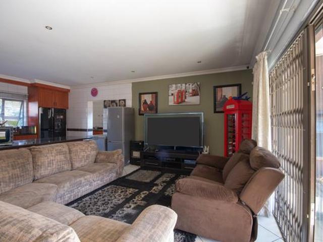 4 Bedroom House in Heidelberg Central