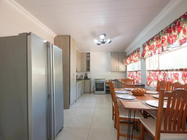4 Bedroom House in Heidelberg Central