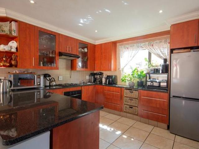 4 Bedroom House in Heidelberg Central