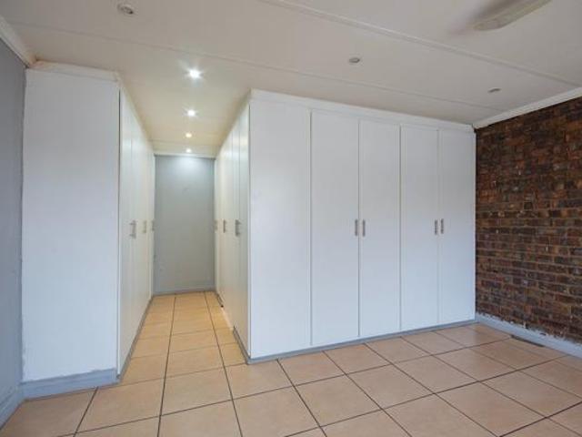 4 Bedroom House in Heidelberg Central