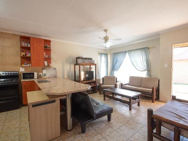 4 Bedroom House in Heidelberg Central