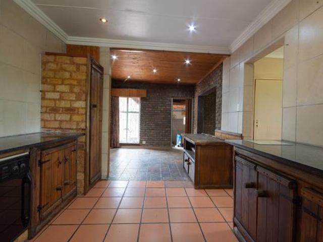 4 Bedroom House in Heidelberg Central