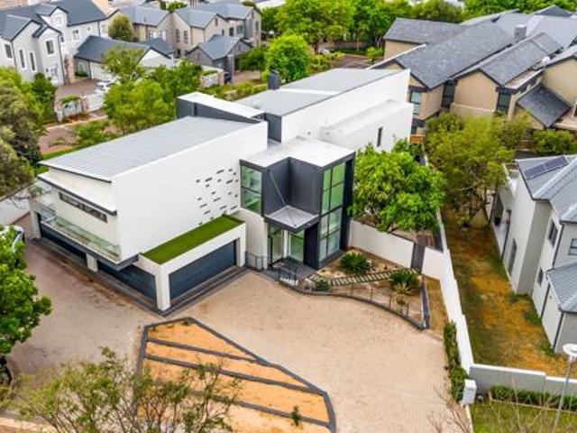 4 Bedroom House in Helderfontein Estate