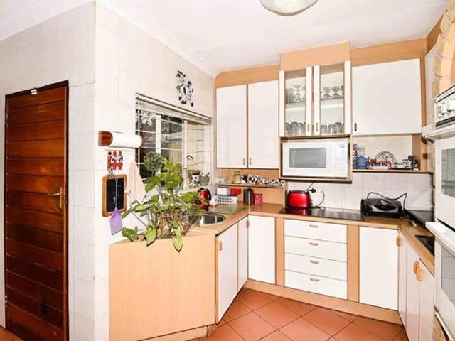 4 Bedroom House in Helderkruin