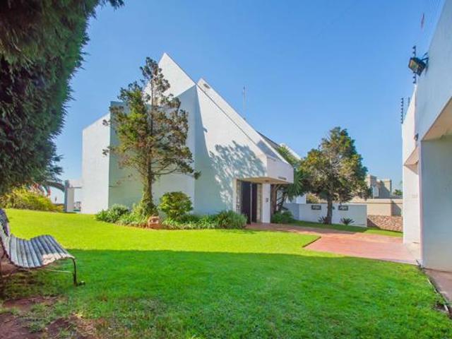 4 Bedroom House in Helderkruin