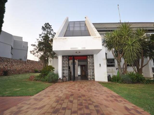 4 Bedroom House in Helderkruin