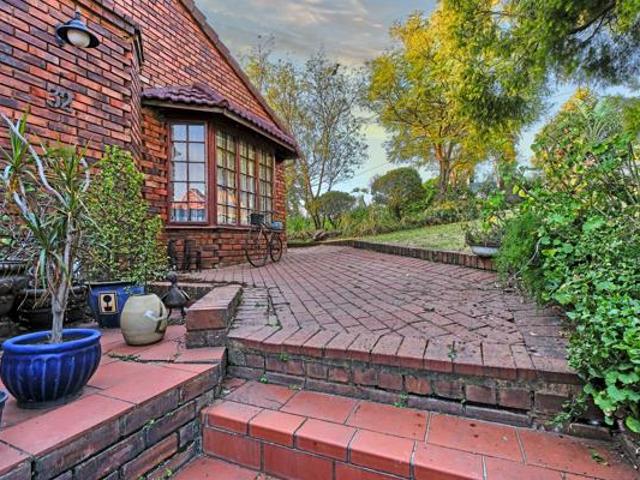 4 Bedroom House in Helderkruin