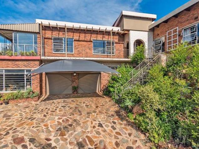4 Bedroom House in Helderkruin