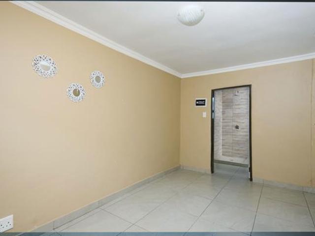 4 Bedroom House in Helderkruin