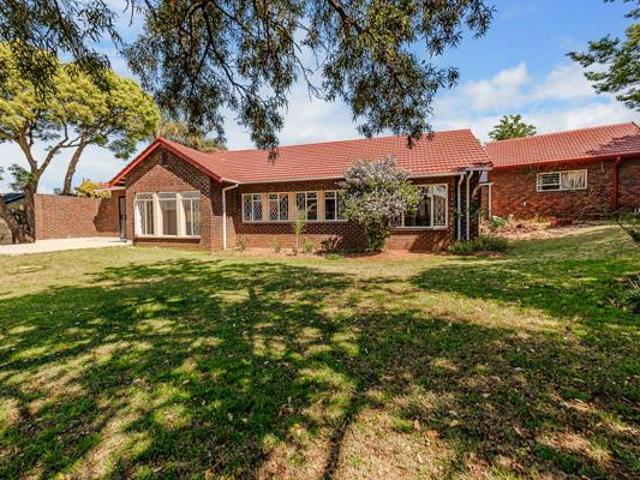 4 Bedroom House in Helderkruin