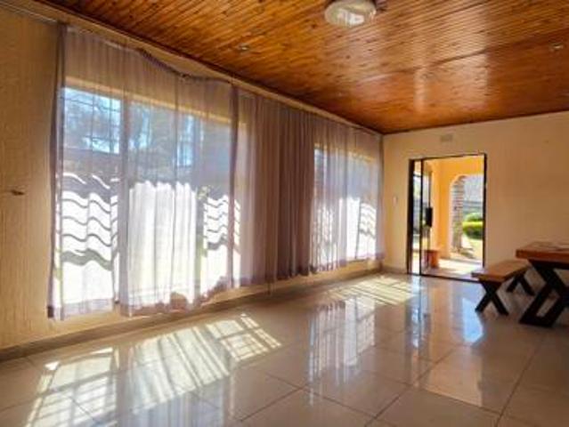 4 Bedroom House in Helderkruin