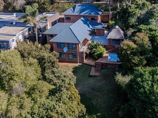 4 Bedroom House in Helderkruin