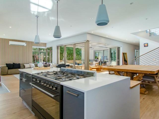 4 Bedroom House in Helderrand