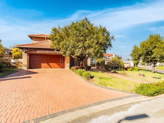 4 Bedroom House in Helderwyk