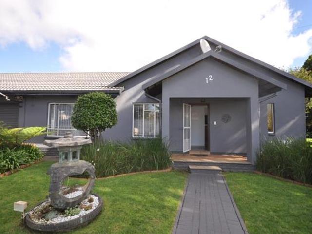 4 Bedroom House in Helikon Park