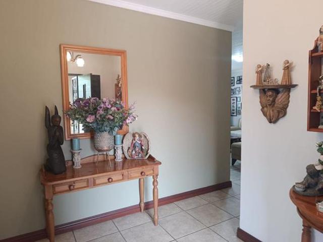 4 Bedroom House in Helikon Park
