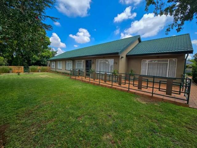 4 Bedroom House in Helikon Park