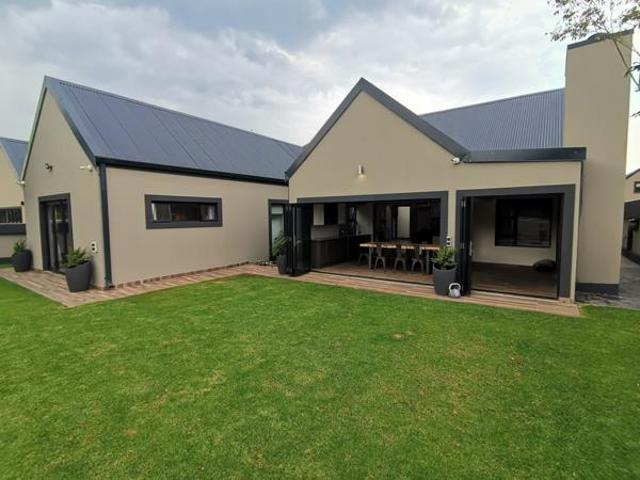 4 Bedroom House in Heron Banks Golf And River Estate