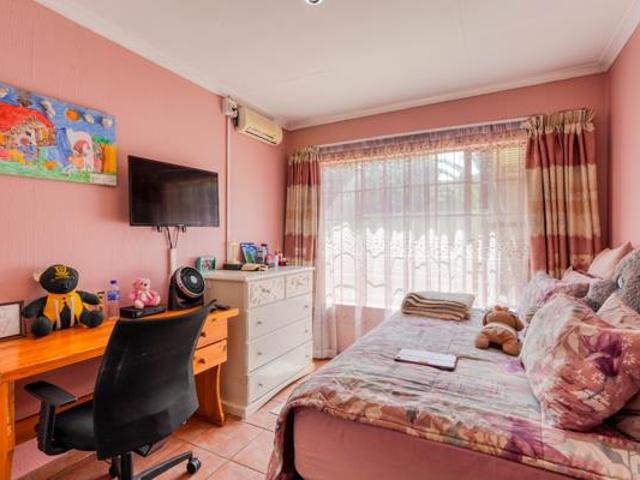 4 Bedroom House in Highveld