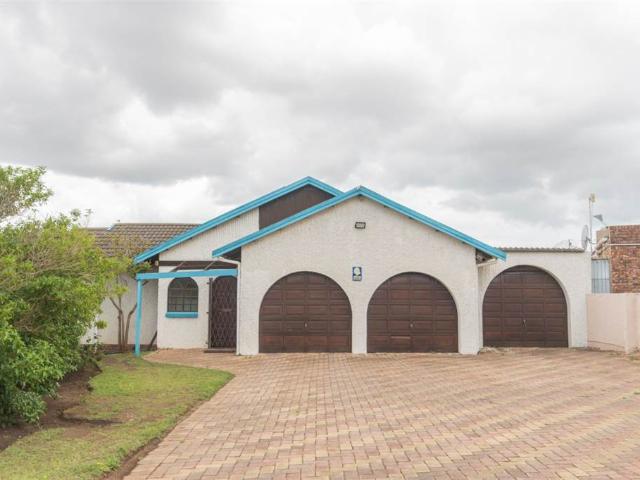 4 Bedroom House in Hillside