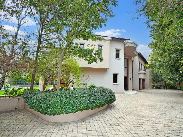 4 Bedroom House in Hyde Park