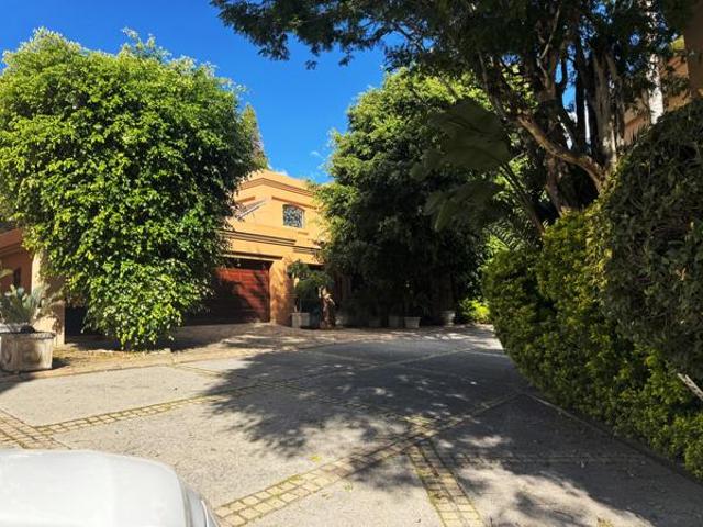 4 Bedroom House in Hyde Park