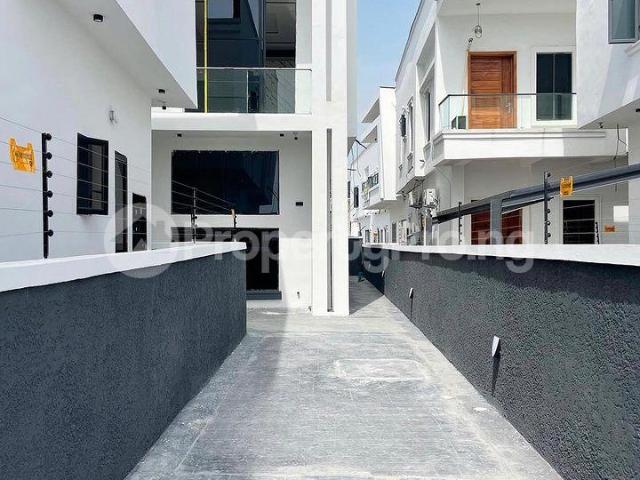 4 Bedroom House in Ikota Lekki Lagos | House for sale in lekki | House in lekki | 4 Bedroom | PropertyPro Nigeria