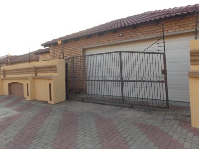 4 Bedroom House in Ivy Park