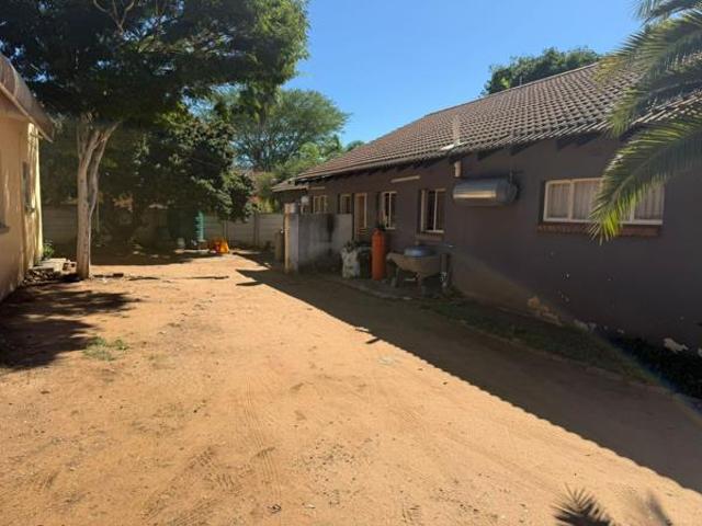4 Bedroom House in Ivy Park