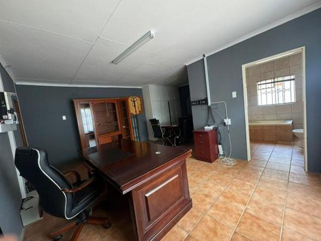 4 Bedroom House in Ivy Park