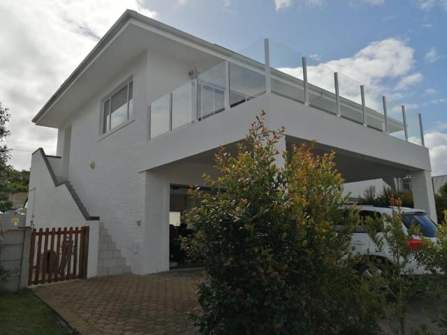 4 Bedroom House in Jongensfontein