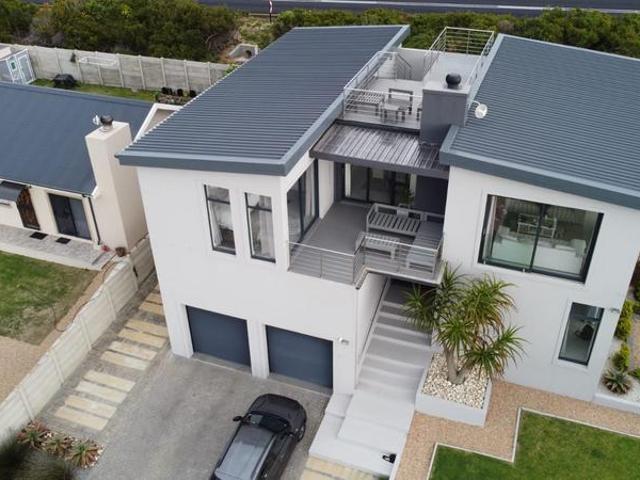 4 Bedroom House in Jongensfontein