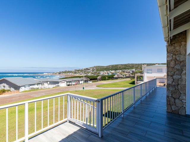 4 Bedroom House in Jongensfontein