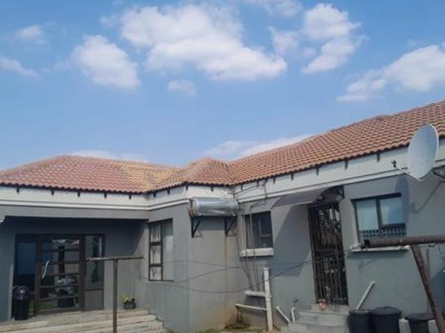 4 Bedroom House in Jackaroo Park