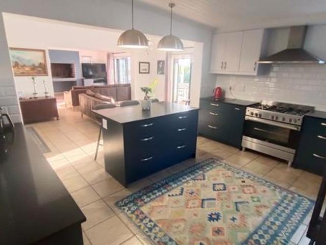 4 Bedroom House in Jacobs Bay